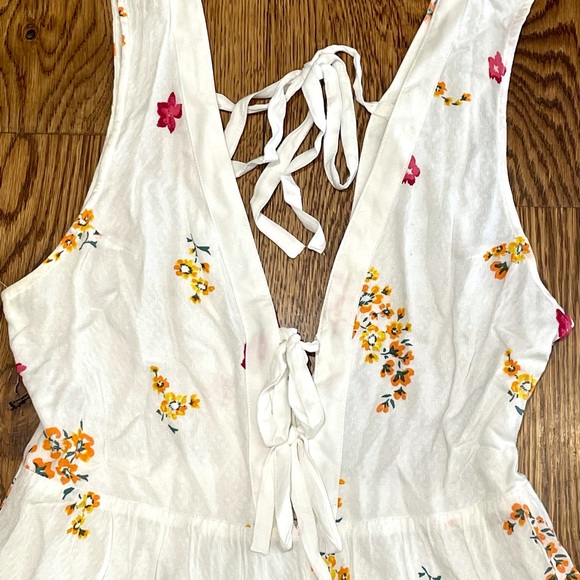 Urban Outfitters White Floral Romper - Picture 4 of 13